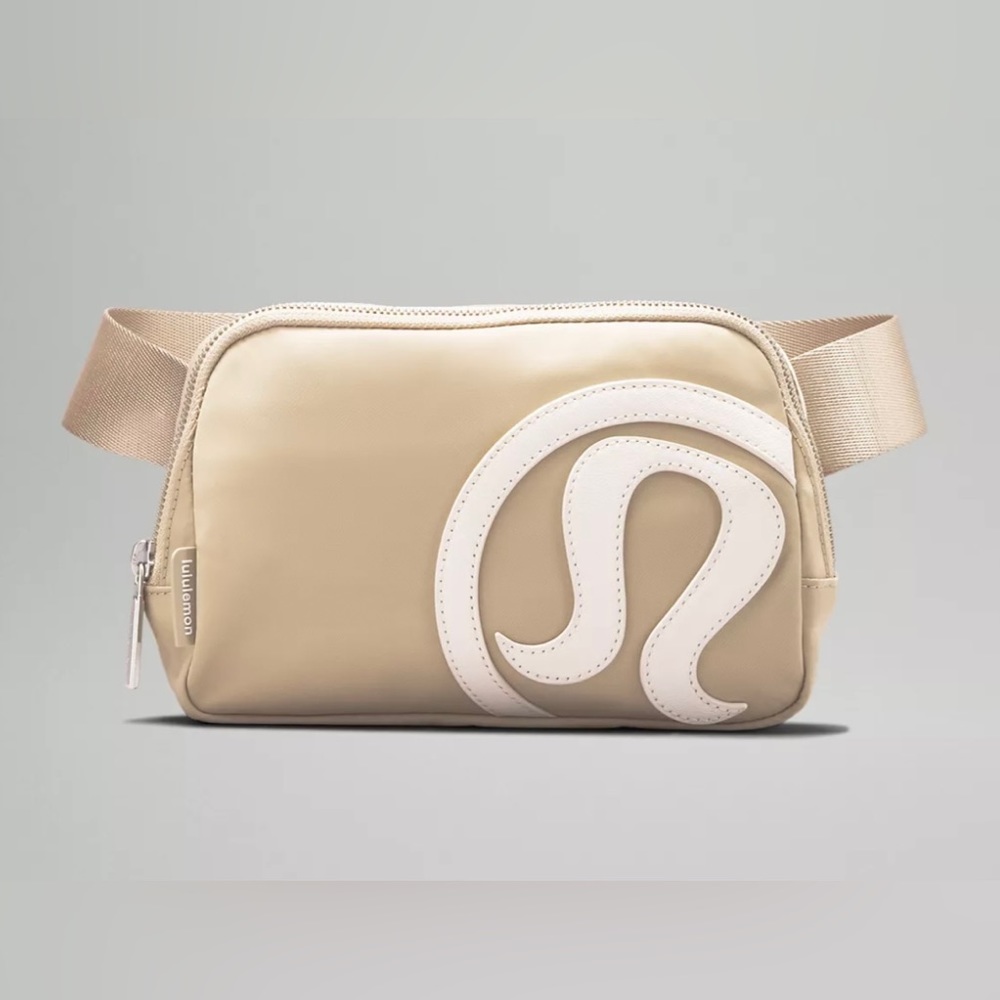 Lululemon Everywhere Belt Bag Logo 1 Lt Trench/white opal